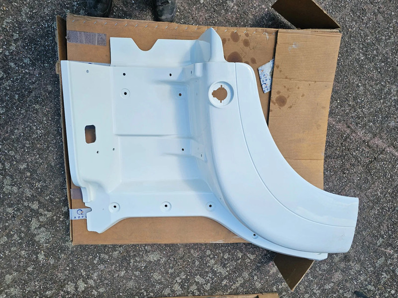MAN Plaat instaprand 81.61510.0470 - Varuosa - Veoauto: pilt 1 MAN Plaat instaprand 81.61510.0470 - Varuosa - Veoauto: pilt 1