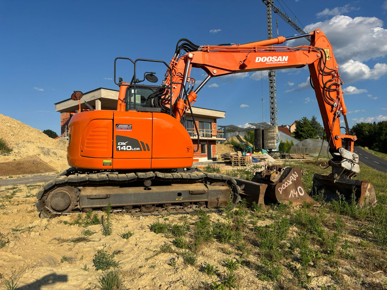 DOOSAN DX 140 LCR-3 - Lintekskavaator: pilt 2 DOOSAN DX 140 LCR-3 - Lintekskavaator: pilt 2