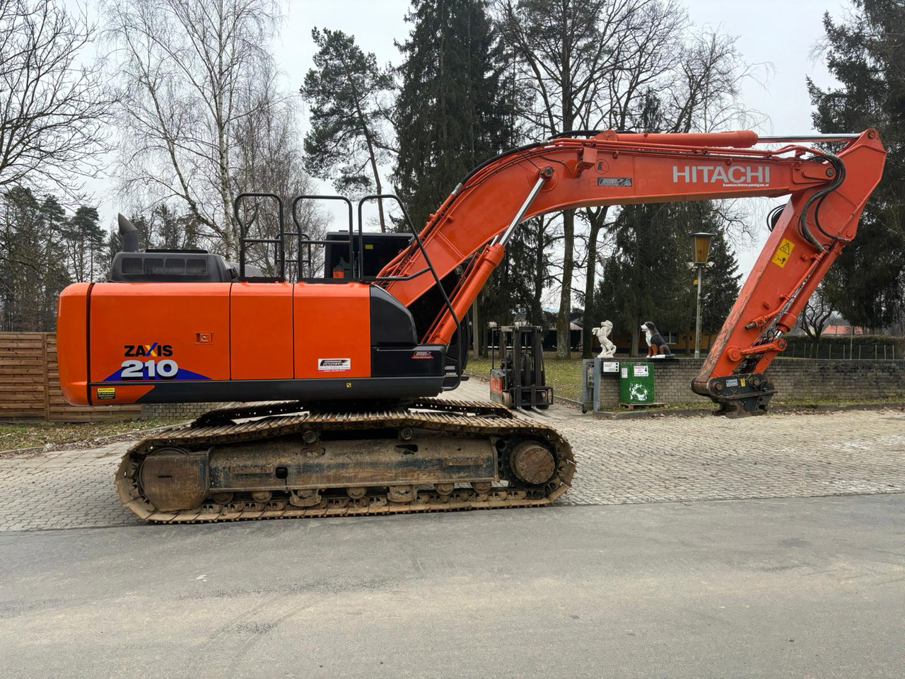 HITACHI ZX 210-6 - Lintekskavaator: pilt 2 HITACHI ZX 210-6 - Lintekskavaator: pilt 2