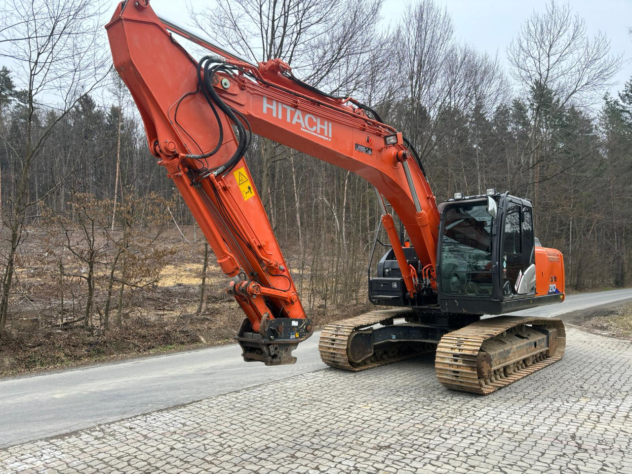 HITACHI ZX 210-6 - Lintekskavaator: pilt 3 HITACHI ZX 210-6 - Lintekskavaator: pilt 3