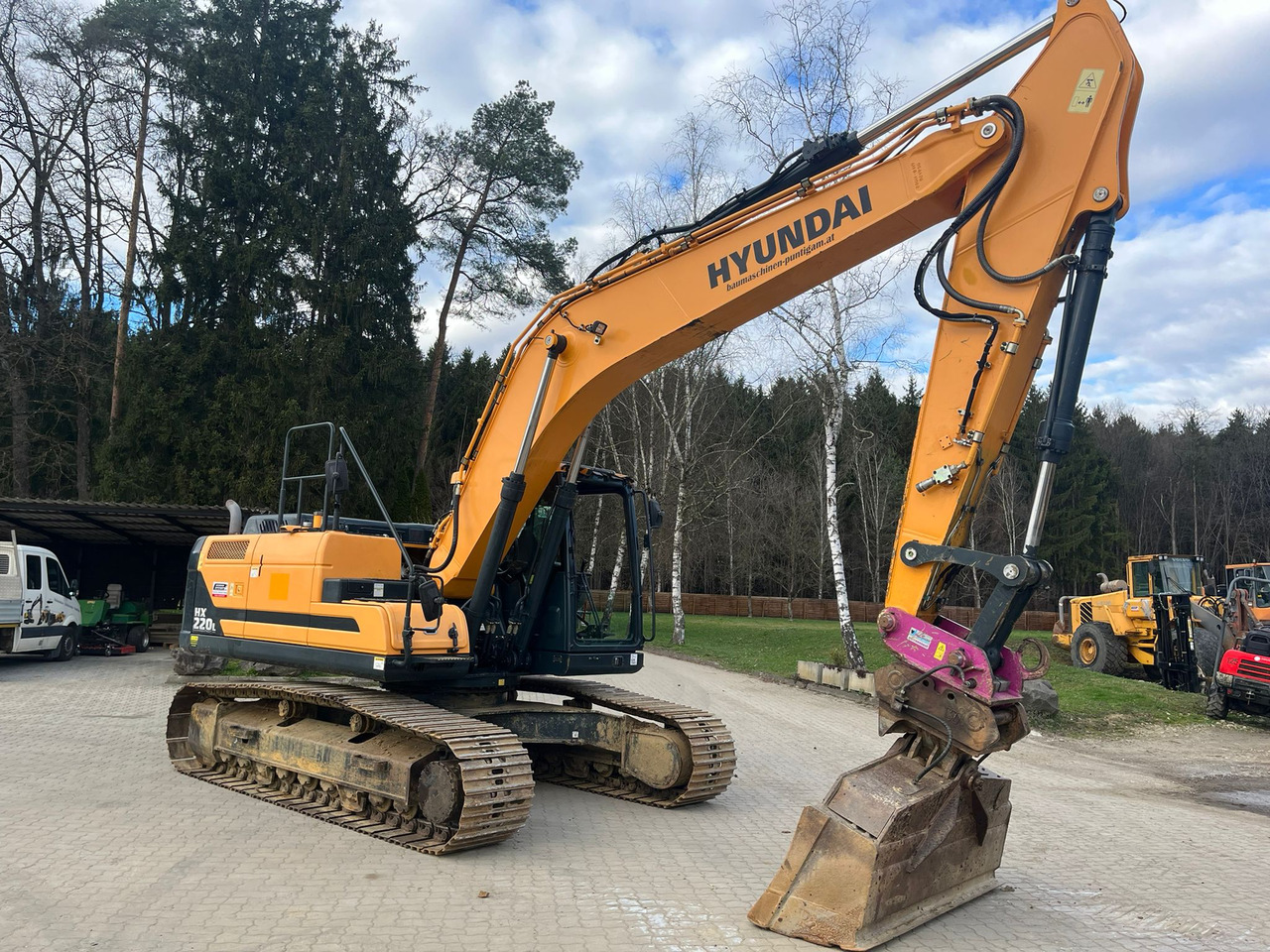 HYUNDAI HX 220 L - Lintekskavaator: pilt 3 HYUNDAI HX 220 L - Lintekskavaator: pilt 3