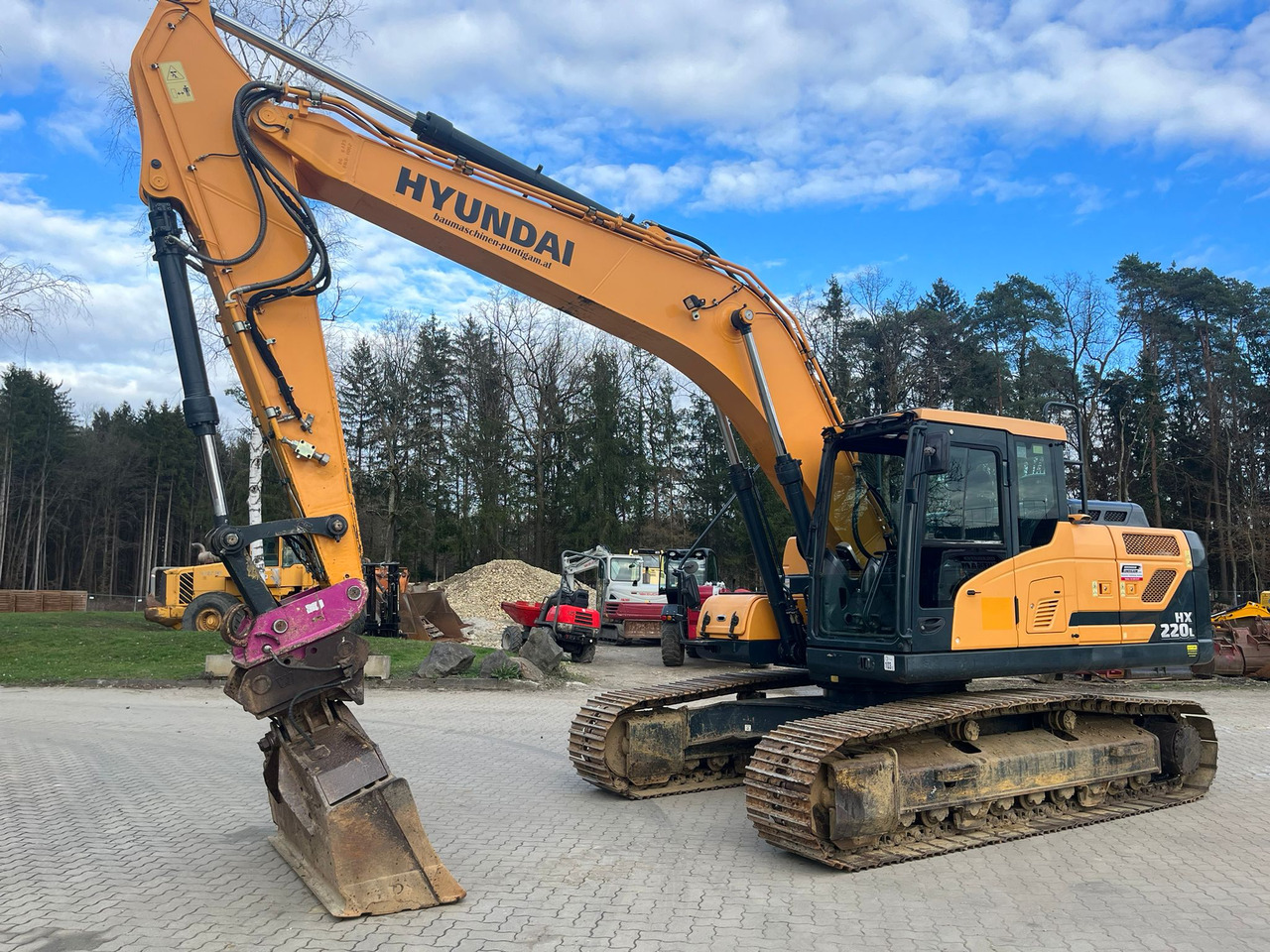 HYUNDAI HX 220 L - Lintekskavaator: pilt 2 HYUNDAI HX 220 L - Lintekskavaator: pilt 2