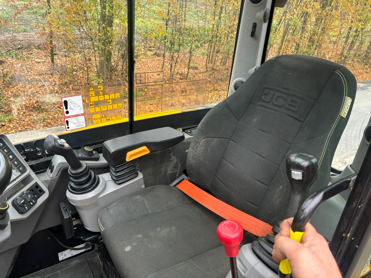 Ratastel ekskavaator JCB HD 110 WT 4F: pilt 11