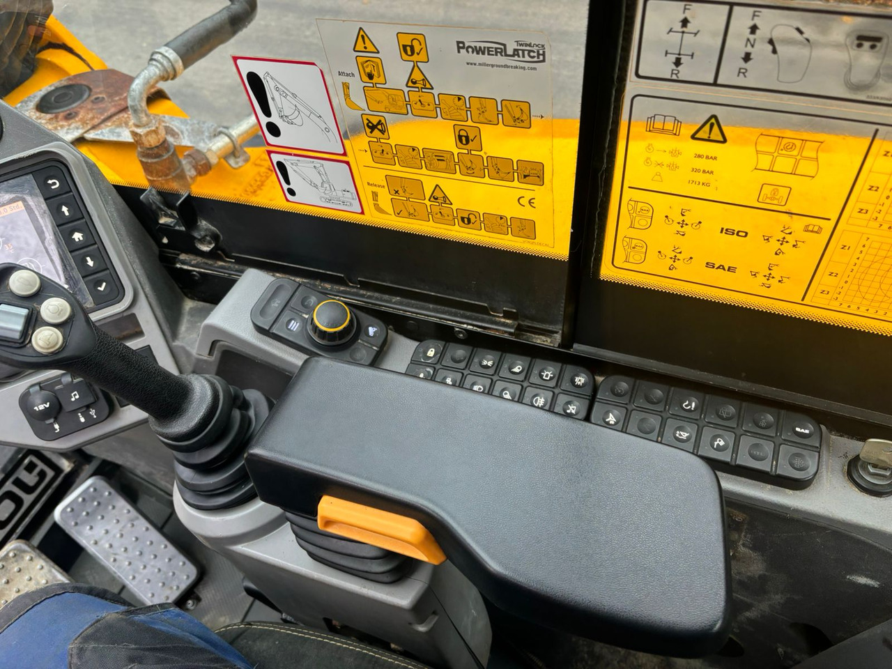 Ratastel ekskavaator JCB HD 110 WT 4F: pilt 12