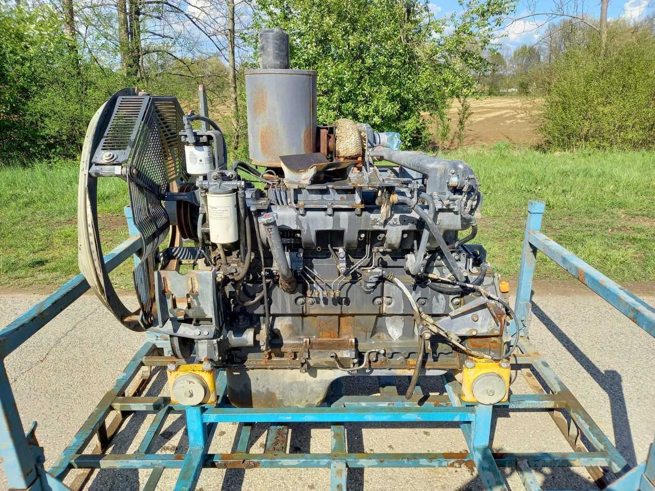 KOMATSU S6D125E-2 - Mootor - Buldooser: pilt 1 KOMATSU S6D125E-2 - Mootor - Buldooser: pilt 1