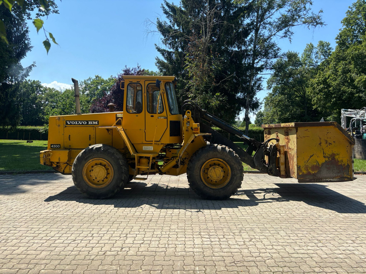 VOLVO BM 4300 - Rataslaadur: pilt 2 VOLVO BM 4300 - Rataslaadur: pilt 2