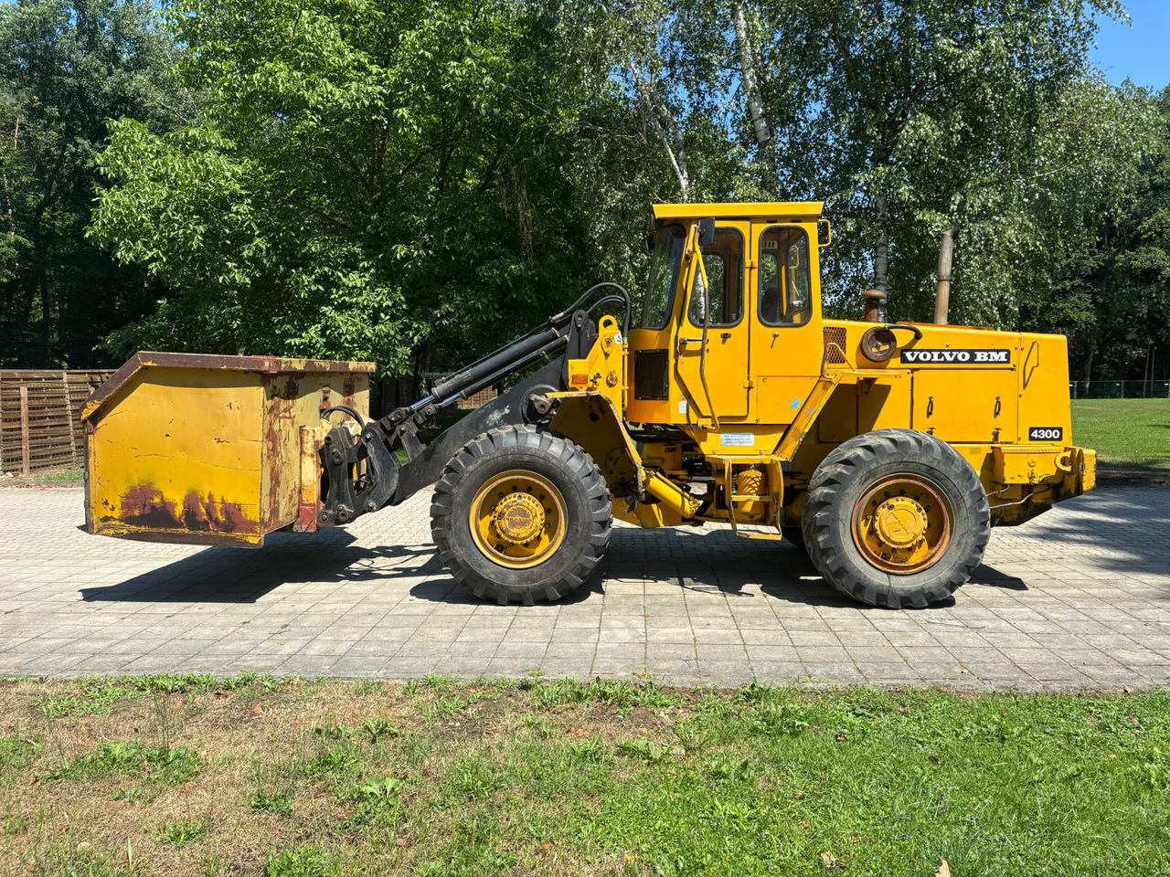 VOLVO BM 4300 - Rataslaadur: pilt 1 VOLVO BM 4300 - Rataslaadur: pilt 1