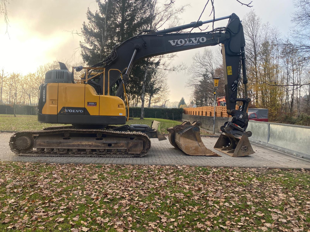 VOLVO ECR 235 EL - Lintekskavaator: pilt 2 VOLVO ECR 235 EL - Lintekskavaator: pilt 2