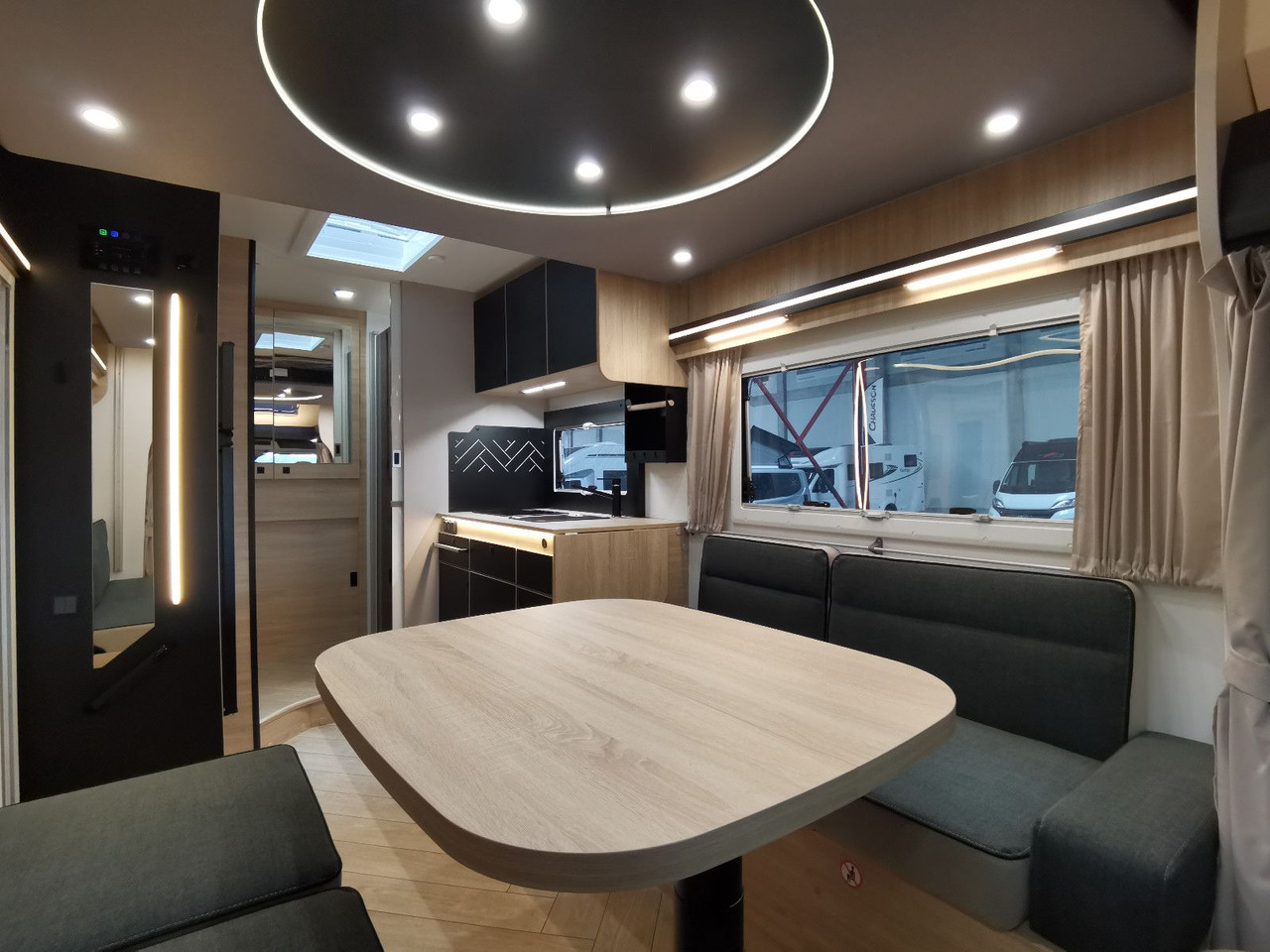 Chausson 640 TITANIUM / MODELL 2026 / 165PS /XXL-HUBBETT - Poolintegreeritud matkaauto: pilt 5 Chausson 640 TITANIUM / MODELL 2026 / 165PS /XXL-HUBBETT - Poolintegreeritud matkaauto: pilt 5