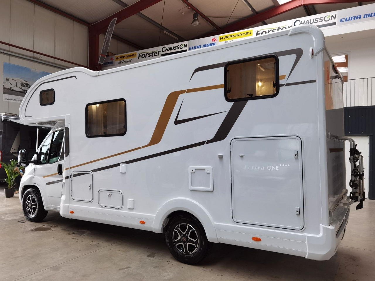 Eura Mobil ACTIVA ONE 690 HB / 180PS-40H MAXI/ PANORAMADACH - Alkooven: pilt 5 Eura Mobil ACTIVA ONE 690 HB / 180PS-40H MAXI/ PANORAMADACH - Alkooven: pilt 5