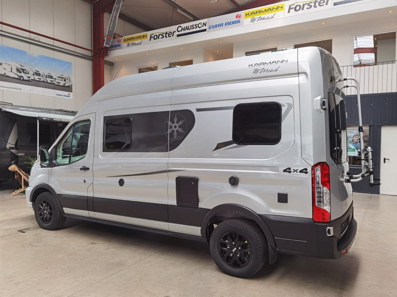 Karmann DEXTER 560 / 170PS - 4x4 / SOLAR & MARKISE & ALU - Campervan: pilt 5 Karmann DEXTER 560 / 170PS - 4x4 / SOLAR & MARKISE & ALU - Campervan: pilt 5