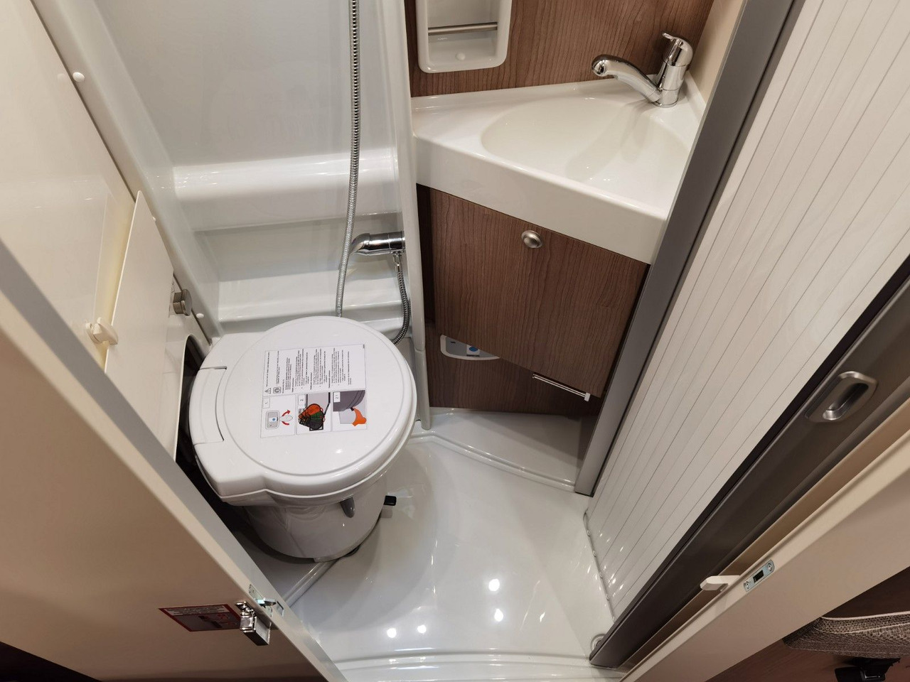 Malibu VAN COMFORT GT- 640 LE / NAVIGATION & KEYLESS liising Malibu VAN COMFORT GT- 640 LE / NAVIGATION & KEYLESS: pilt 18