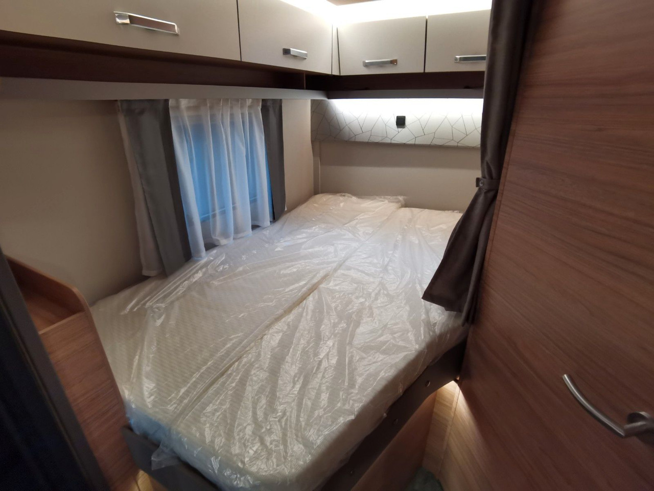 Poolintegreeritud matkaauto Weinsberg CARALOFT 650 MF /-2024-/ 155PS / SEITENBETT: pilt 16
