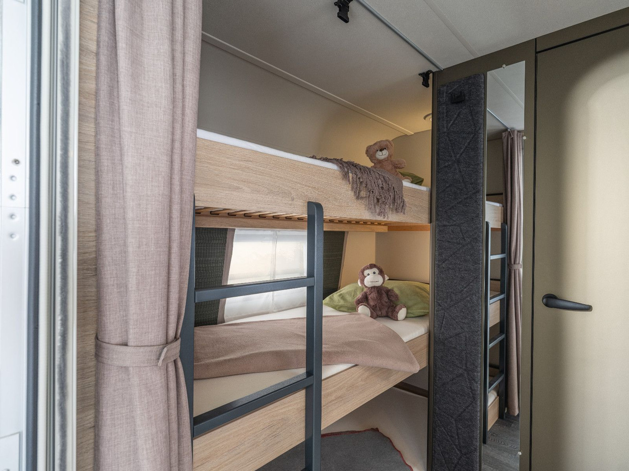 Weinsberg CARAONE 480 QDK / MODELL 2026 / ETAGENBETTEN - Haagissuvila: pilt 5 Weinsberg CARAONE 480 QDK / MODELL 2026 / ETAGENBETTEN - Haagissuvila: pilt 5