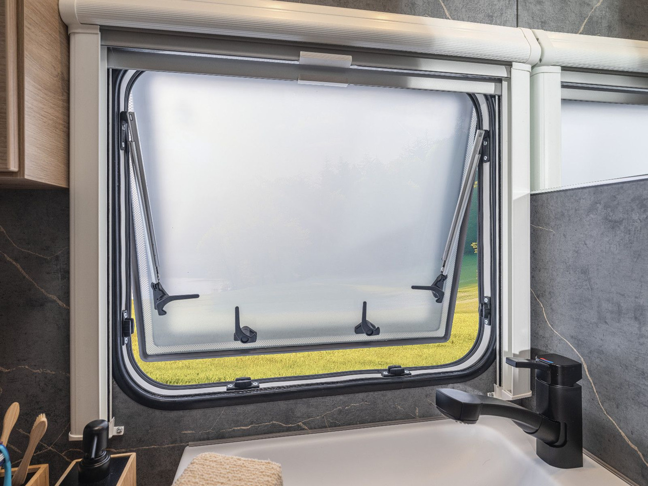 Weinsberg CARAONE 480 QDK / MODELL 2026 / ETAGENBETTEN liising Weinsberg CARAONE 480 QDK / MODELL 2026 / ETAGENBETTEN: pilt 9