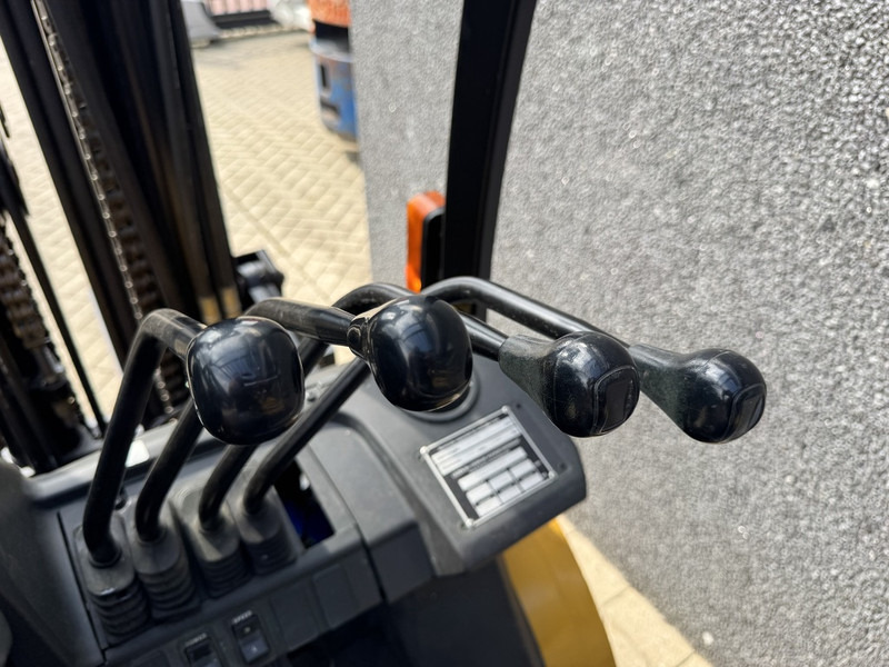 Gaasitõstuk Caterpillar GP35 Triplo 430 Freelift / Sideshift / 4e Functie LPG 2008: pilt 15