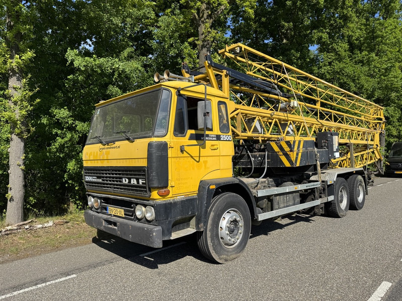 DAF 2500 - Autokraana: pilt 1 DAF 2500 - Autokraana: pilt 1