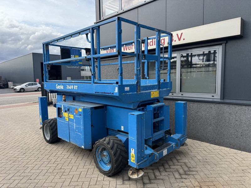 Genie GS 2669 RT Hoogwerker / Arbeitsbuhne 10mtr werkhoogte 4x4 kubota DIESEL 2013 - Käärlift: pilt 4 Genie GS 2669 RT Hoogwerker / Arbeitsbuhne 10mtr werkhoogte 4x4 kubota DIESEL 2013 - Käärlift: pilt 4
