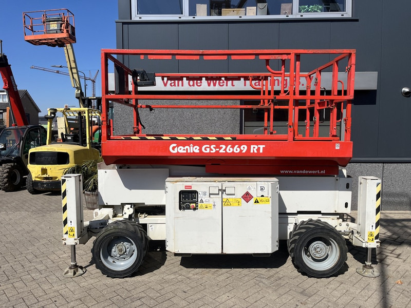 Genie GS 2669 RT Hoogwerker / Arbeitsbuhne - Käärlift: pilt 2 Genie GS 2669 RT Hoogwerker / Arbeitsbuhne - Käärlift: pilt 2