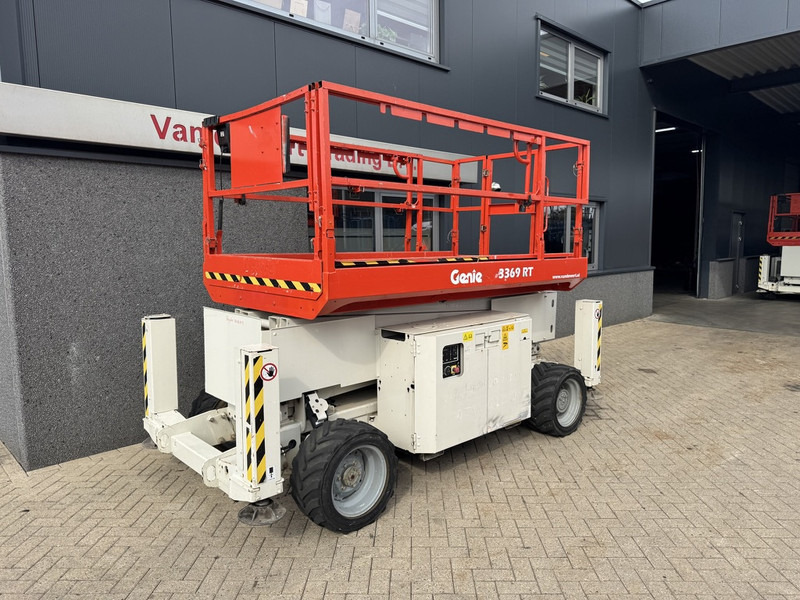 Genie GS 3369 RT Hoogwerker / Arbeitsbuhne 12mtr werkhoogte 4x4 Kubota DIESEL 2013 - Käärlift: pilt 2 Genie GS 3369 RT Hoogwerker / Arbeitsbuhne 12mtr werkhoogte 4x4 Kubota DIESEL 2013 - Käärlift: pilt 2