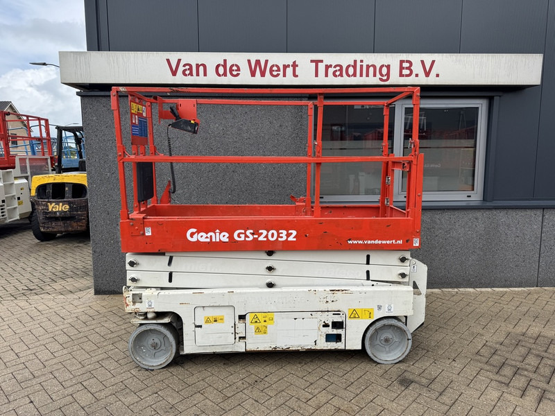 Genie GS2032 schaarlift schaar hoogwerker 2013 uur 8mtr werkhoogte - Käärlift: pilt 1 Genie GS2032 schaarlift schaar hoogwerker 2013 uur 8mtr werkhoogte - Käärlift: pilt 1