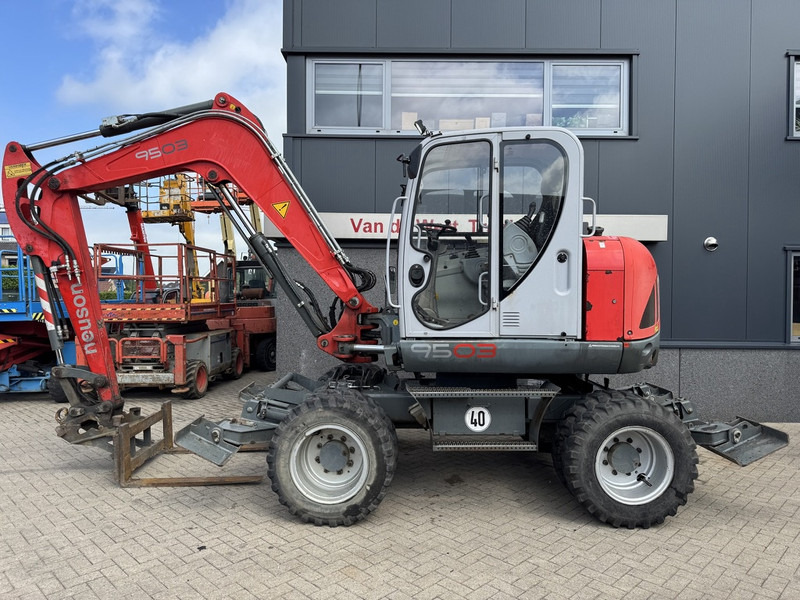 Neuson 9503 WD Mobiele Kraan 2009 Palletvork, Smalle Bak / Breede Bak 8860hours Deutz Diesel. - Autokraana: pilt 1 Neuson 9503 WD Mobiele Kraan 2009 Palletvork, Smalle Bak / Breede Bak 8860hours Deutz Diesel. - Autokraana: pilt 1