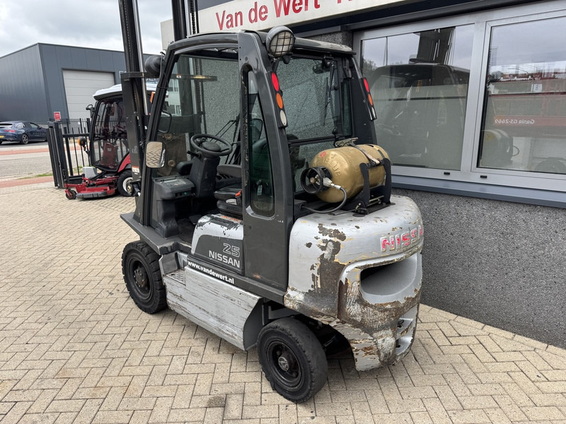 Nissan UD02A25PQ Triplo 430 Freelift/Sideshift LPG 2006 - Gaasitõstuk: pilt 5 Nissan UD02A25PQ Triplo 430 Freelift/Sideshift LPG 2006 - Gaasitõstuk: pilt 5