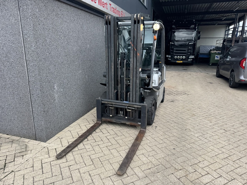 Nissan UD02A25PQ Triplo 475 Freelift/Sideshift LPG 2005 - Gaasitõstuk: pilt 4 Nissan UD02A25PQ Triplo 475 Freelift/Sideshift LPG 2005 - Gaasitõstuk: pilt 4