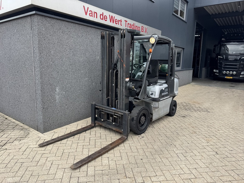 Nissan UD02A25PQ Triplo 475 Freelift/Sideshift LPG 2005 - Gaasitõstuk: pilt 3 Nissan UD02A25PQ Triplo 475 Freelift/Sideshift LPG 2005 - Gaasitõstuk: pilt 3