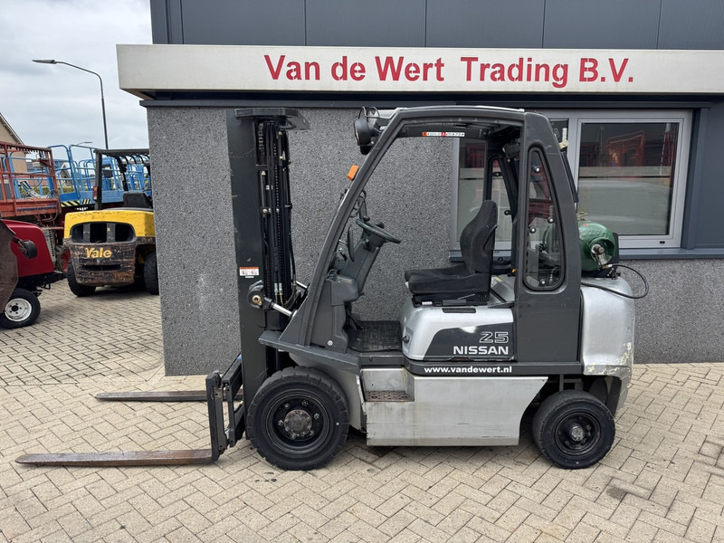 Nissan UD02A25PQ Triplo 475 Freelift/Sideshift LPG 2005 - Gaasitõstuk: pilt 1 Nissan UD02A25PQ Triplo 475 Freelift/Sideshift LPG 2005 - Gaasitõstuk: pilt 1