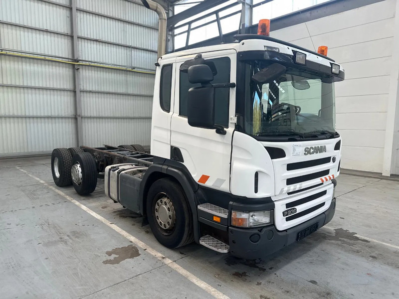Scania P230 6X2 / Essieu relevable directionnel / Stuurbare liftas / Steerable lift axle / RETARDER / 481205 - Kabiinišassiiga veoauto: pilt 5 Scania P230 6X2 / Essieu relevable directionnel / Stuurbare liftas / Steerable lift axle / RETARDER / 481205 - Kabiinišassiiga veoauto: pilt 5