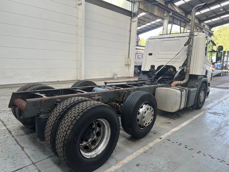 Scania P230 6X2 / Essieu relevable directionnel / Stuurbare liftas / Steerable lift axle / RETARDER / 481205 - Kabiinišassiiga veoauto: pilt 4 Scania P230 6X2 / Essieu relevable directionnel / Stuurbare liftas / Steerable lift axle / RETARDER / 481205 - Kabiinišassiiga veoauto: pilt 4