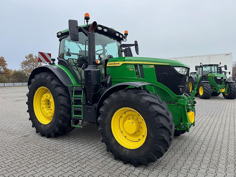 John Deere 6R250 AP 50KM COMMAND-PRO FH+FA 2022 2800 UUR!!! - Traktor: pilt 3 John Deere 6R250 AP 50KM COMMAND-PRO FH+FA 2022 2800 UUR!!! - Traktor: pilt 3