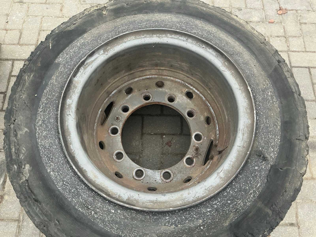 10-HOLE TIRE SET FOR TIRE EXCAVATOR GUMASOL GLE 10.00-20 - Ratastel ekskavaator: pilt 3 10-HOLE TIRE SET FOR TIRE EXCAVATOR GUMASOL GLE 10.00-20 - Ratastel ekskavaator: pilt 3