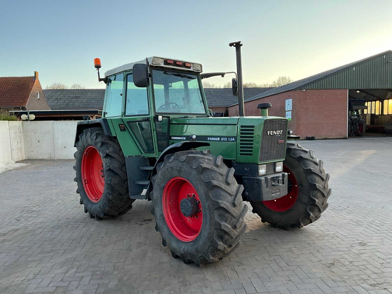 1982 FENDT FARMER 312 LSA ALL-WHEEL DRIVE FARM TRACTOR - Traktor: pilt 3 1982 FENDT FARMER 312 LSA ALL-WHEEL DRIVE FARM TRACTOR - Traktor: pilt 3