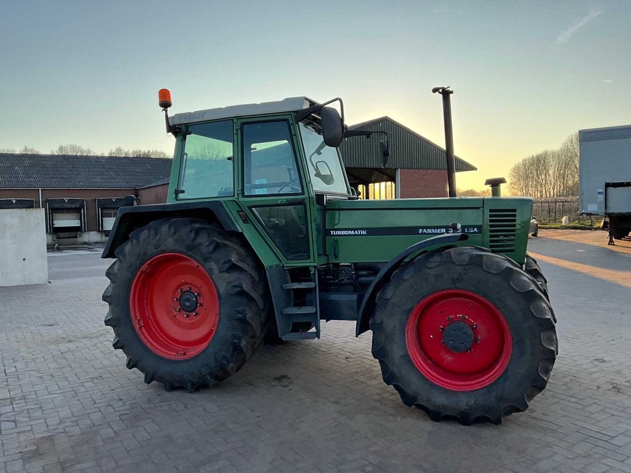 1982 FENDT FARMER 312 LSA ALL-WHEEL DRIVE FARM TRACTOR - Traktor: pilt 4 1982 FENDT FARMER 312 LSA ALL-WHEEL DRIVE FARM TRACTOR - Traktor: pilt 4