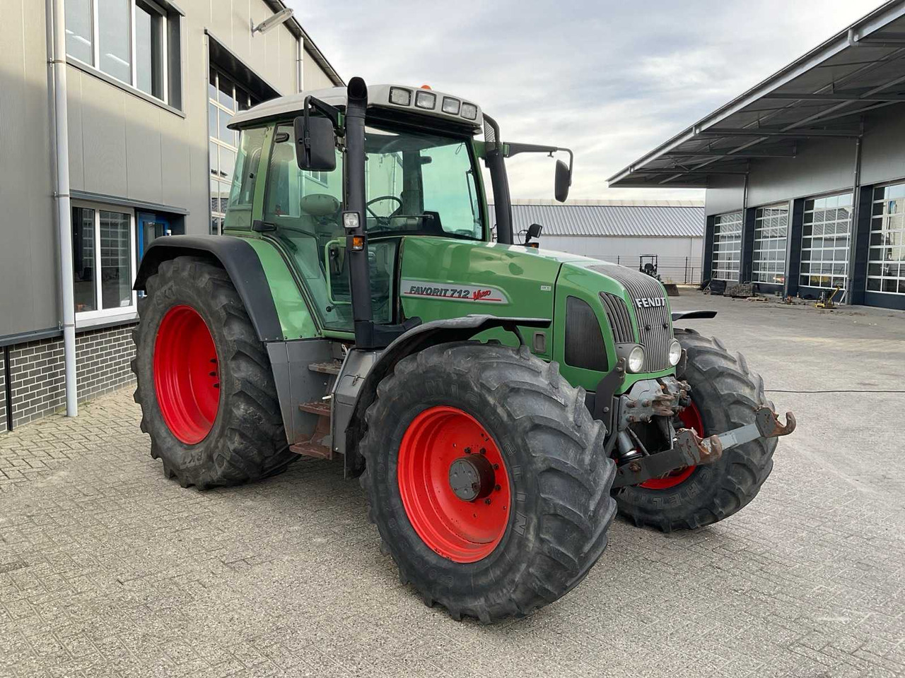 2000 FENDT VARIO 712 ALL-WHEEL DRIVE FARM TRACTOR - Traktor: pilt 4 2000 FENDT VARIO 712 ALL-WHEEL DRIVE FARM TRACTOR - Traktor: pilt 4