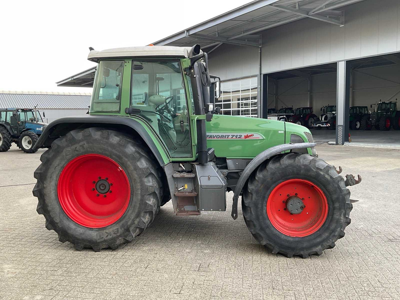 2000 FENDT VARIO 712 ALL-WHEEL DRIVE FARM TRACTOR - Traktor: pilt 5 2000 FENDT VARIO 712 ALL-WHEEL DRIVE FARM TRACTOR - Traktor: pilt 5