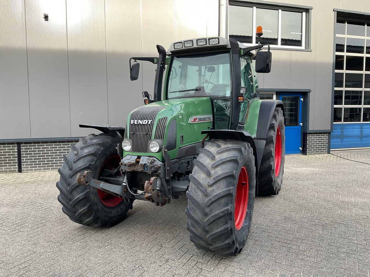 2000 FENDT VARIO 712 ALL-WHEEL DRIVE FARM TRACTOR - Traktor: pilt 2 2000 FENDT VARIO 712 ALL-WHEEL DRIVE FARM TRACTOR - Traktor: pilt 2