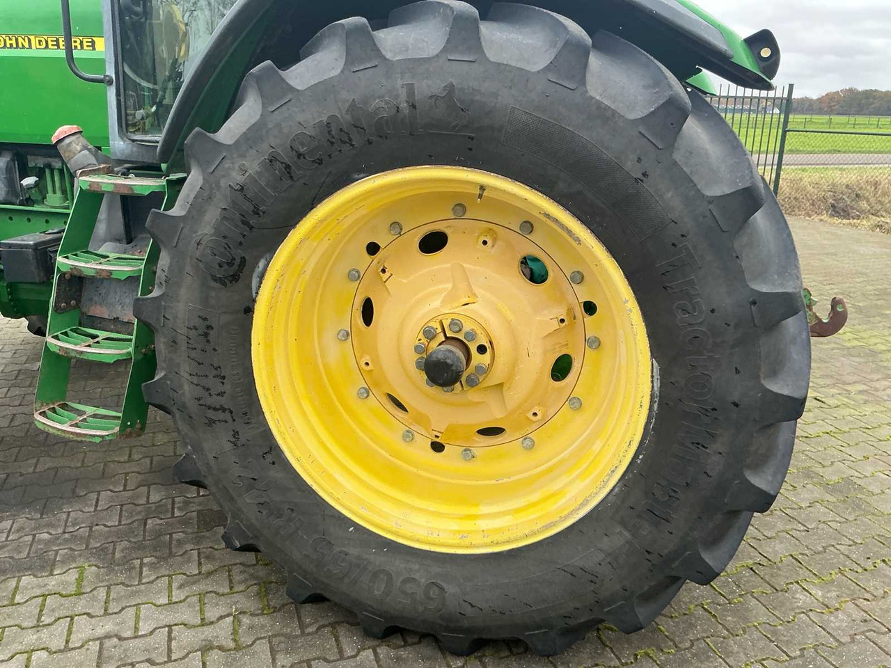 2002 JOHN DEERE 7710 FOUR WHEEL DRIVE FARM TRACTOR - Traktor: pilt 5 2002 JOHN DEERE 7710 FOUR WHEEL DRIVE FARM TRACTOR - Traktor: pilt 5