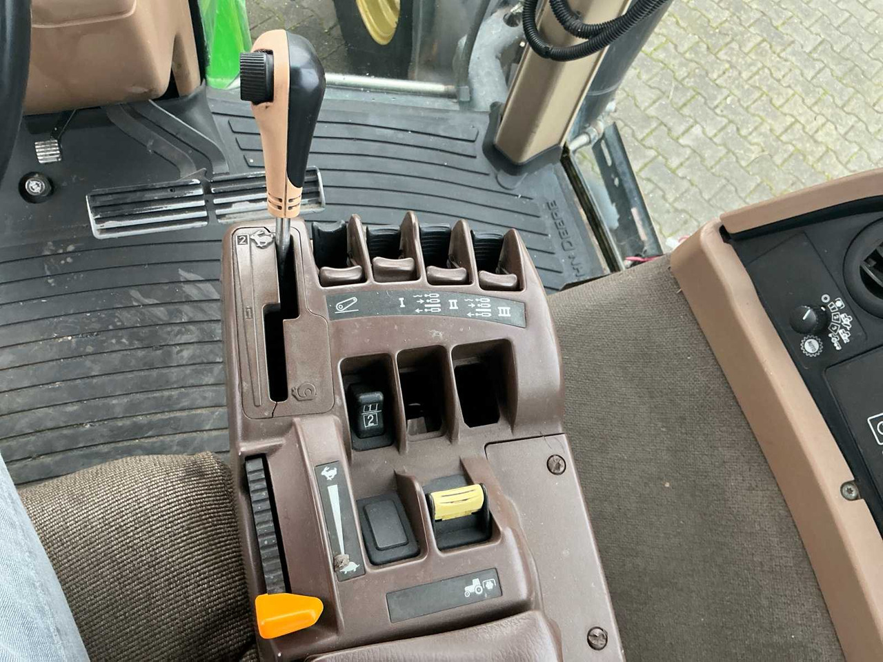 Traktor 2004 JOHN DEERE 7920 ALL-WHEEL DRIVE FARM TRACTOR: pilt 20