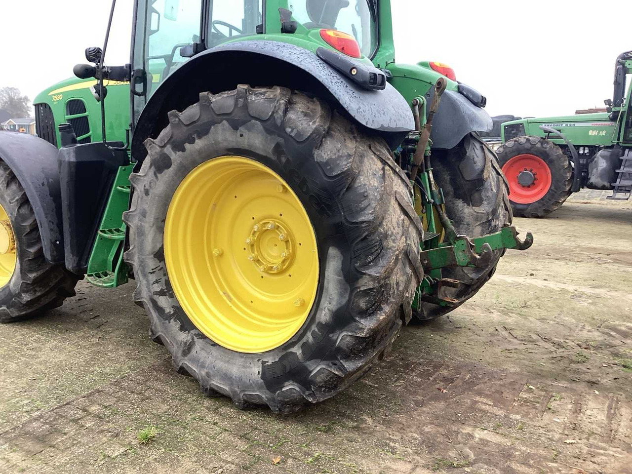 2008 JOHN DEERE 7530 PREMIUM FOUR WHEEL DRIVE FARM TRACTOR - Traktor: pilt 5 2008 JOHN DEERE 7530 PREMIUM FOUR WHEEL DRIVE FARM TRACTOR - Traktor: pilt 5