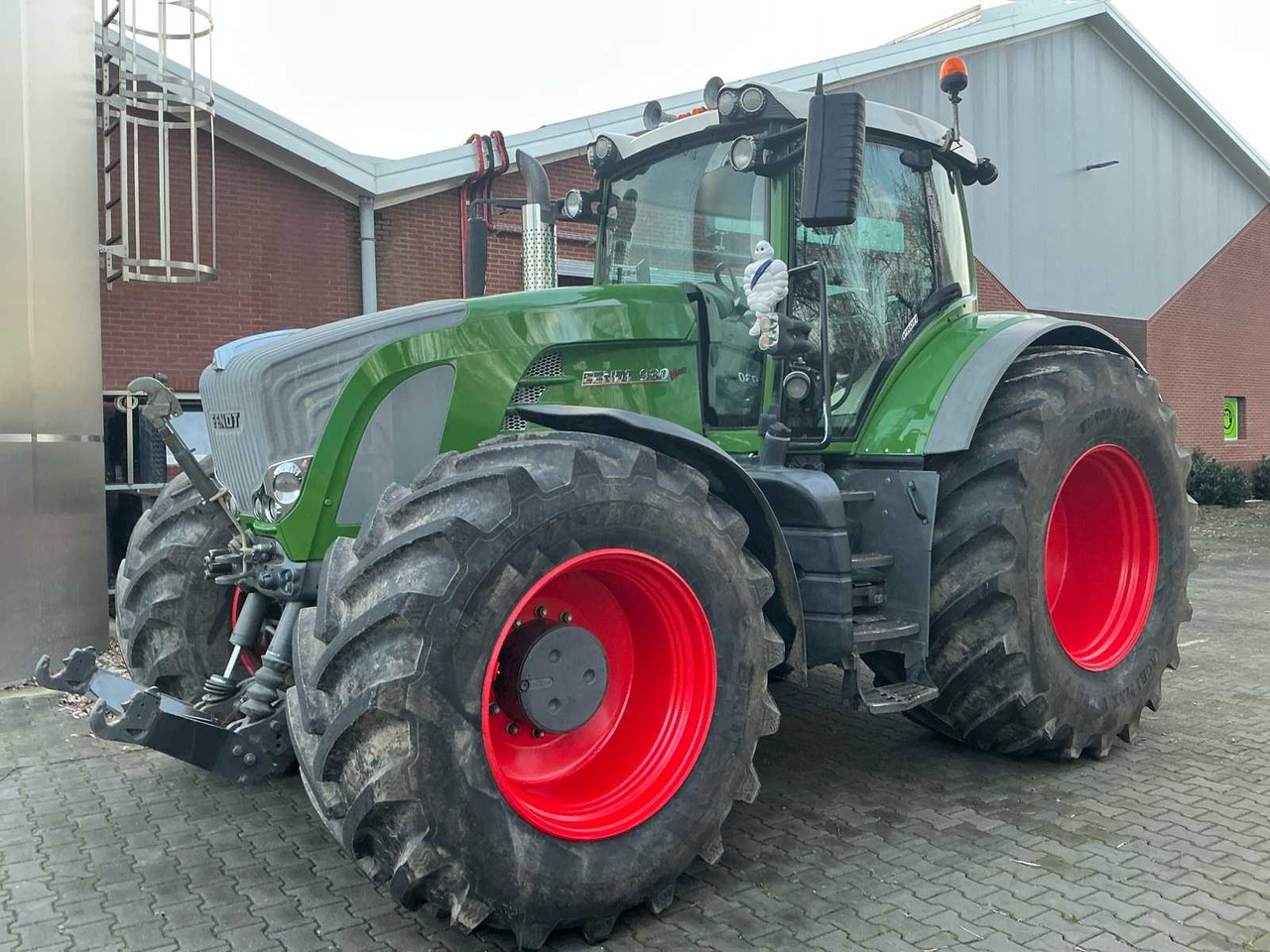2010 FENDT 930 VARIO ALL-WHEEL DRIVE FARM TRACTOR - Traktor: pilt 1 2010 FENDT 930 VARIO ALL-WHEEL DRIVE FARM TRACTOR - Traktor: pilt 1