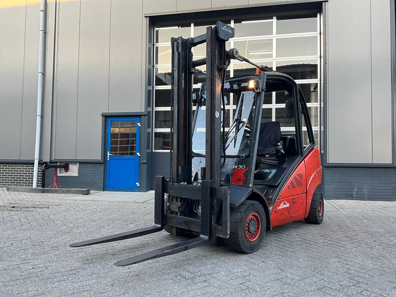 2010 LINDE H30D-01 FORKLIFT - Kahveltõstuk: pilt 1 2010 LINDE H30D-01 FORKLIFT - Kahveltõstuk: pilt 1