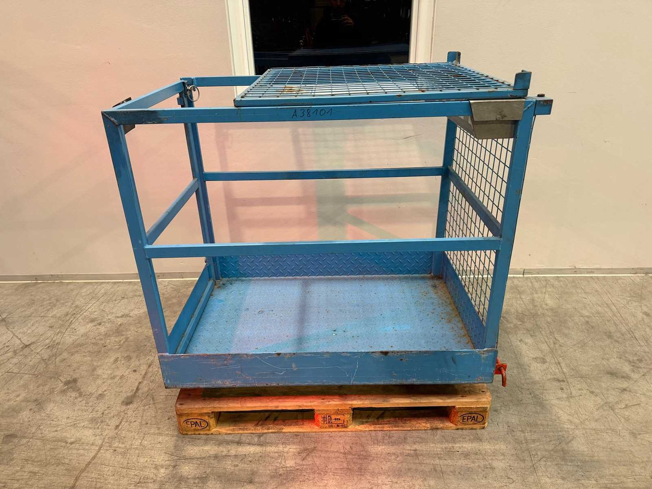 2011 BAUER WORK CAGE FUSE CAGE LATTICE BOX FORKLIFT REACH TRUCK - Kahveltõstuk: pilt 1 2011 BAUER WORK CAGE FUSE CAGE LATTICE BOX FORKLIFT REACH TRUCK - Kahveltõstuk: pilt 1