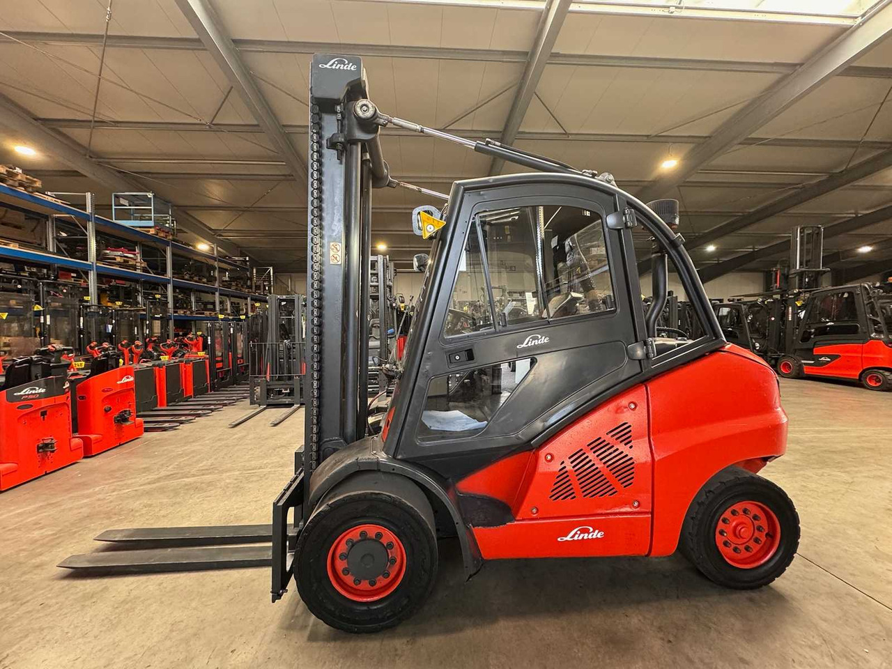 2011 LINDE H50D 5,000KG 3RD VALVE CAB DIESEL FORKLIFT VW ENGINE FORKLIFT - Kahveltõstuk: pilt 1 2011 LINDE H50D 5,000KG 3RD VALVE CAB DIESEL FORKLIFT VW ENGINE FORKLIFT - Kahveltõstuk: pilt 1