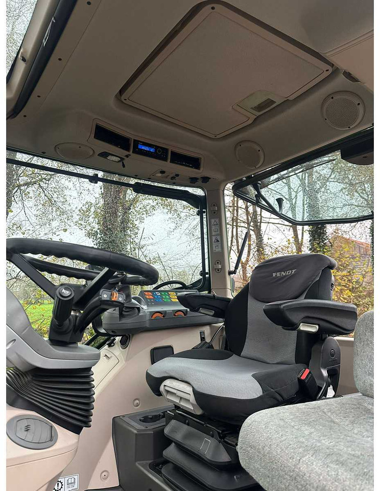 2015 FENDT 312 VARIO S4 ALL-WHEEL DRIVE FARM TRACTOR - Traktor: pilt 4 2015 FENDT 312 VARIO S4 ALL-WHEEL DRIVE FARM TRACTOR - Traktor: pilt 4