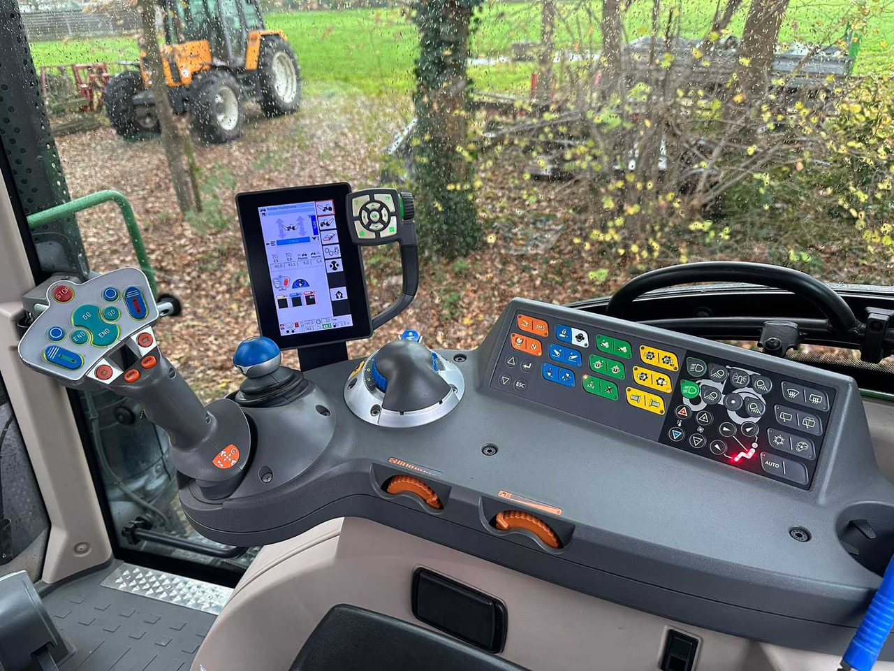 2015 FENDT 312 VARIO S4 ALL-WHEEL DRIVE FARM TRACTOR - Traktor: pilt 5 2015 FENDT 312 VARIO S4 ALL-WHEEL DRIVE FARM TRACTOR - Traktor: pilt 5