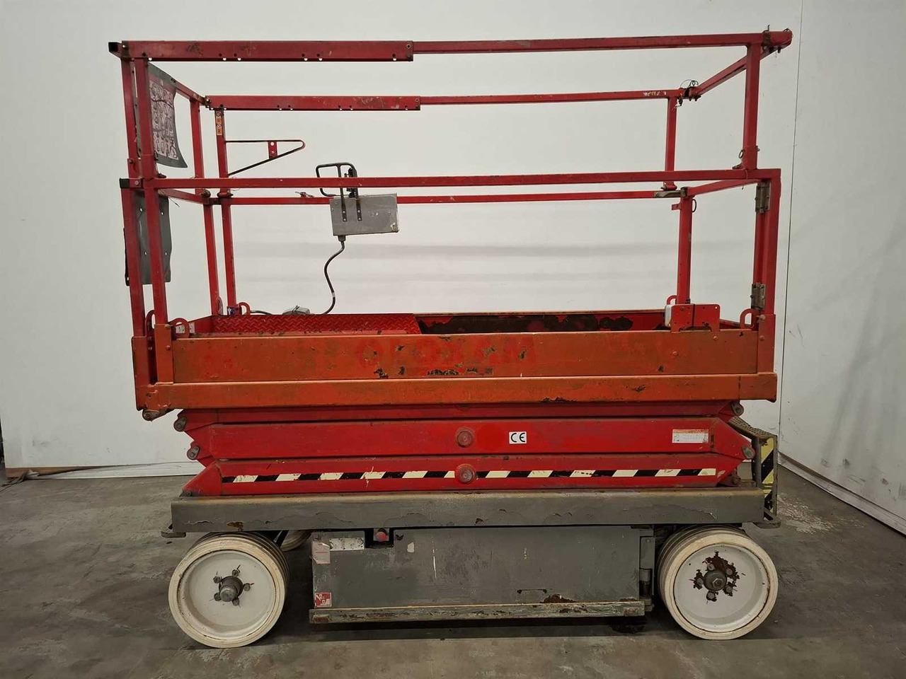 2016 SKYJACK SJ3220 AERIAL PLATFORM - Platvorm: pilt 3 2016 SKYJACK SJ3220 AERIAL PLATFORM - Platvorm: pilt 3