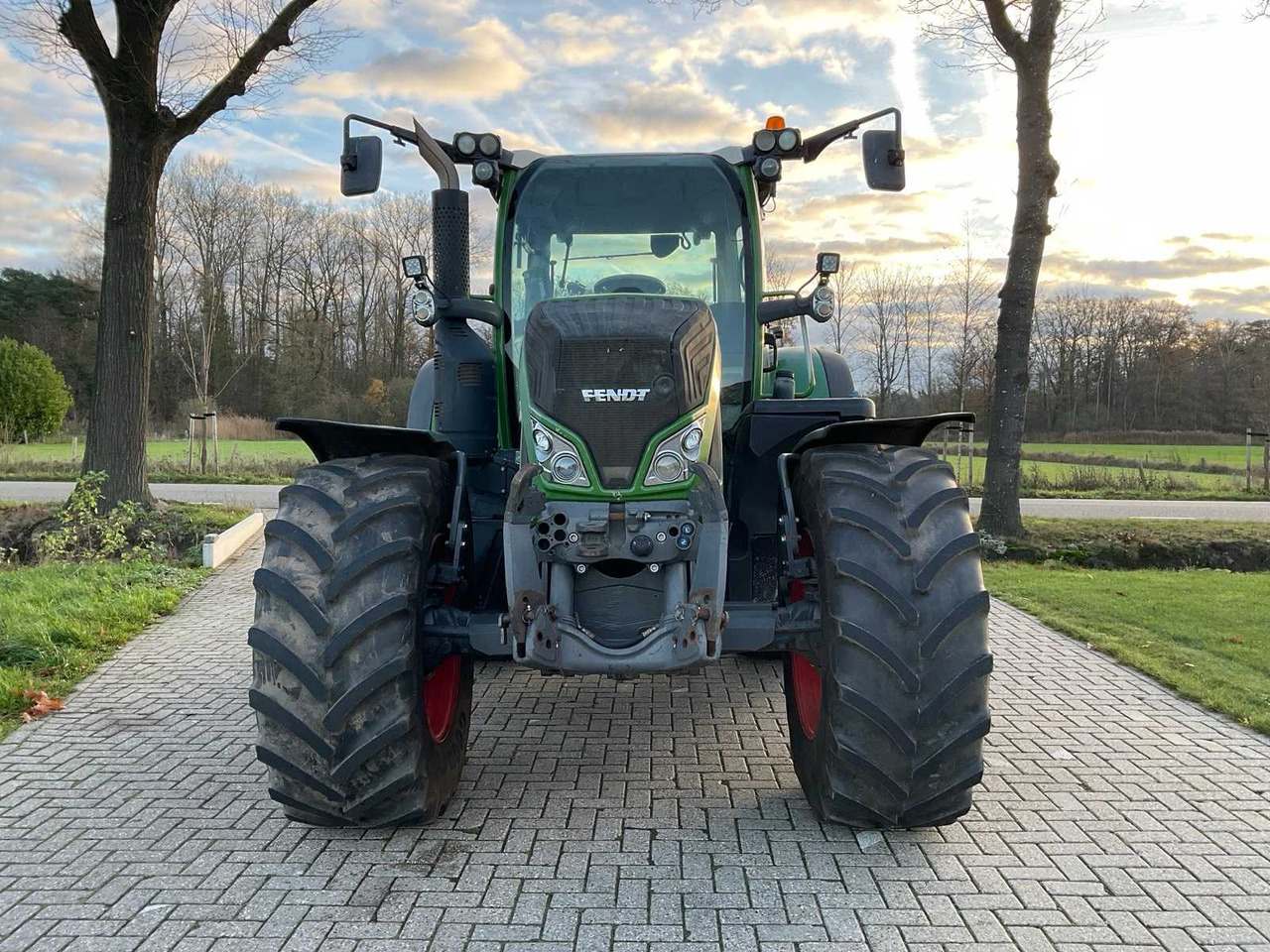 2017 FENDT 720 VARIO S4 ALL-WHEEL DRIVE AGRICULTURAL TRACTOR - Traktor: pilt 3 2017 FENDT 720 VARIO S4 ALL-WHEEL DRIVE AGRICULTURAL TRACTOR - Traktor: pilt 3